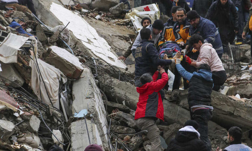 Σεισμός Τουρκία: Δεν κατάφερε να βγει σώα η 7χρονη Φατμά - Προσπάθεια της ΕΜΑΚ να σωθεί η αδερφή της