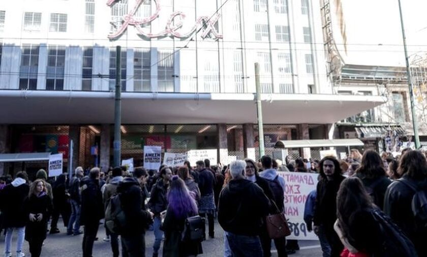 Στο Ρεξ τα ξημερώματα οι καλλιτέχνες, υπό κατάληψη ολόκληρο το Εθνικό θέατρο