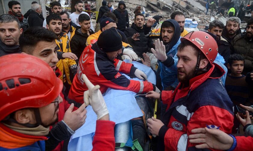 Σεισμός - Τουρκία: Νέα διάσωση μιας 20χρονης από την ΕΜΑΚ (vid)