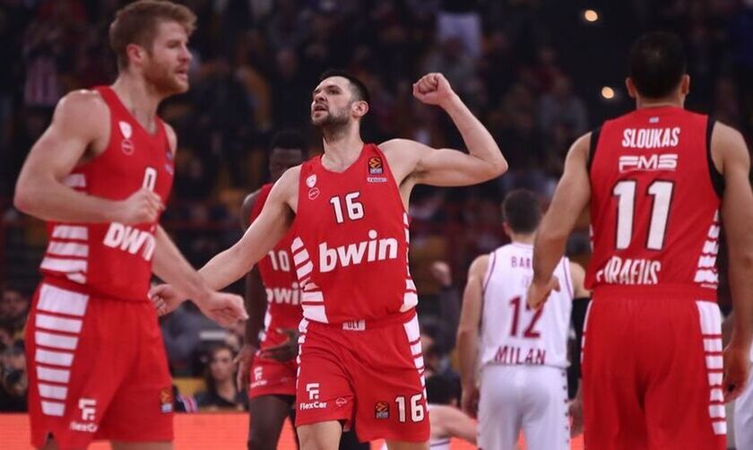 Ευρωλίγκα: Το buzzer beater του Κρις Τζόουνς έκλεψε το Νο1 από τον  Παπανικολάου στο Τοπ-10! (Video) - Eurohoops