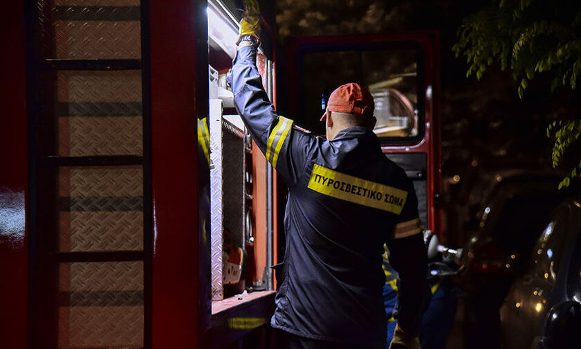 Φωτιά σε εγκαταλελειμμένο κτίριο στο κέντρο της Αθήνας