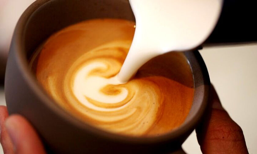 Να γιατί ο καφές με γάλα μπορεί να βοηθήσει στην καταπολέμηση της φλεγμονής