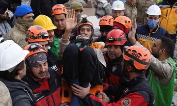 Σεισμός - Τουρκία: Απεγκλωβίστηκε ζωντανός άνδρας ύστερα από 11 μέρες στα συντρίμμια (vid)