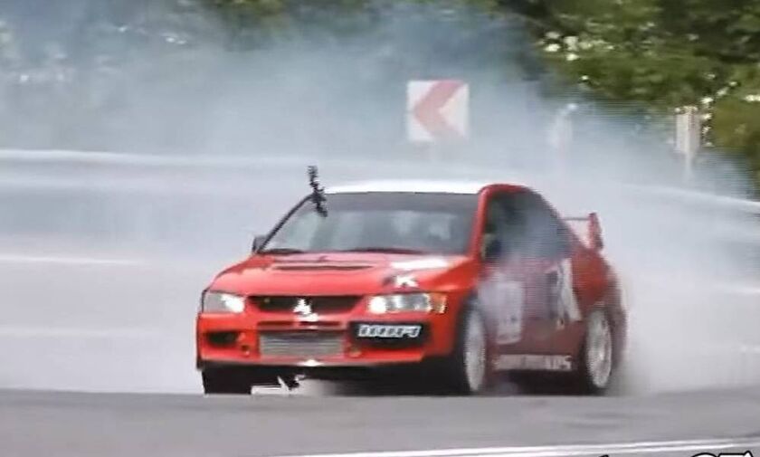 Mitsubishi Lancer Evo με το πλάι κι όσο πάει (+video)