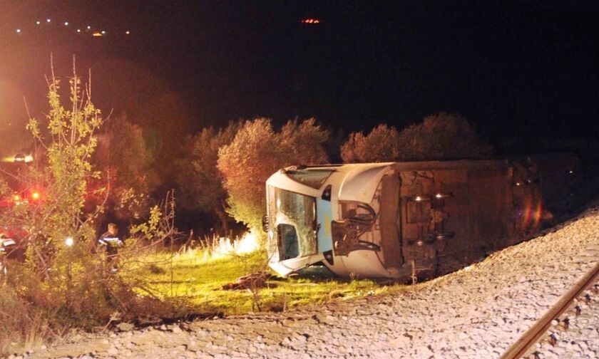 Τέμπη: Σύγκρουση αμαξοστοιχιών με εκτροχιασμό, πρόκληση πυρκαγιάς και τραυματίες...