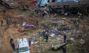 Τριήμερο εθνικό πένθος για το πολύνεκρο σιδηροδρομικό δυστύχημα στα Τέμπη