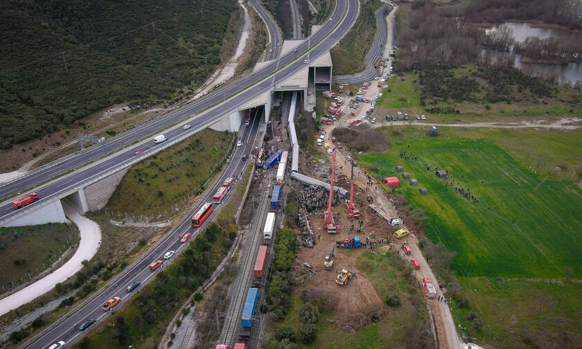 Τραγωδία στα Τέμπη: Παραδέχθηκε το μοιραίο λάθος του ο σταθμάρχης, σύμφωνα με πληροφορίες