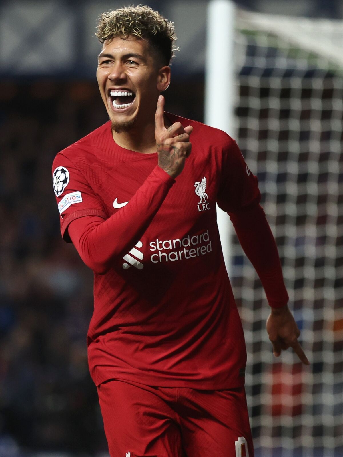 roberto-firmino-comemora-apos-marcar-para-o-liverpool-contra-o-rangers-pela-champions-league-1666111396032_v2_3x4.jpg