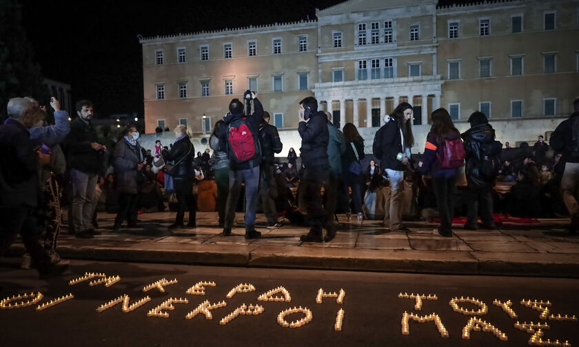 «Δεν ξεχνώ» το κεντρικό σύνθημα της συγκέντρωσης στο Σύνταγμα για τα Τέμπη