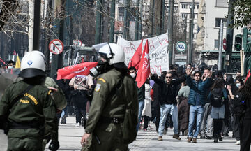 Mαζικό συλλαλητήριο: Νέος γύρος έντασης στο κέντρο της Αθήνας – Πέντε συλλήψεις