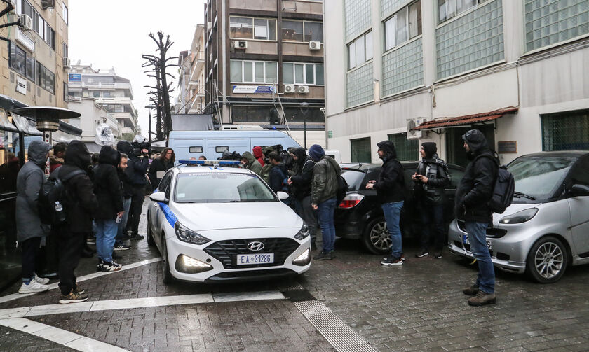 Τραγωδία στα Τέμπη: Ένταση στο δικαστικό Μέγαρο της Λάρισας - Τρεις προσαγωγές δημοσιογράφων (vid)