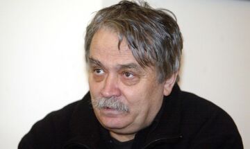 Λάκης Παπαστάθης: Πέθανε ο διακεκριμένος συγγραφέας και σκηνοθέτης 