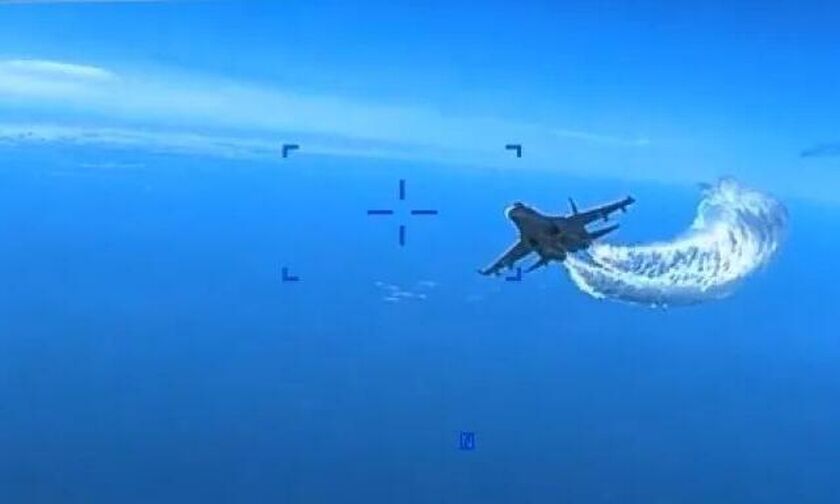 Συγκλονιστικό βίντεο με το ρωσικό μαχητικό Su-27 να επιτίθεται στο αμερικανικό drone
