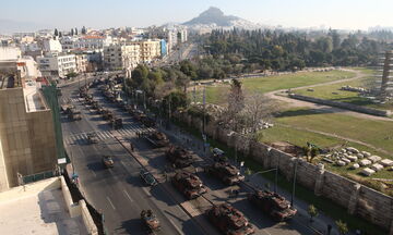 25η Μαρτίου: Σε εξέλιξη η στρατιωτική παρέλαση στην Αθήνα – Τα μηνύματα της πολιτικής ηγεσίας