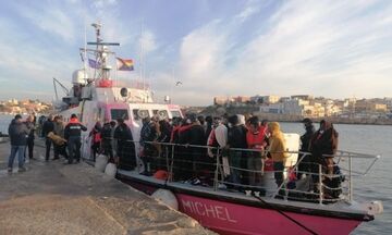 Ιταλία: Άφιξη 650 μεταναστών και προσφύγων στην Καλαβρία – Η χώρα «δέχεται επίθεση», λέει ο Σαλβίνι
