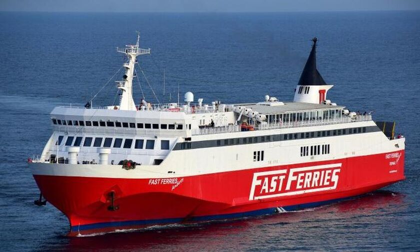 «Fast Ferries Andros»: Βλάβη κατά τον απόπλου του