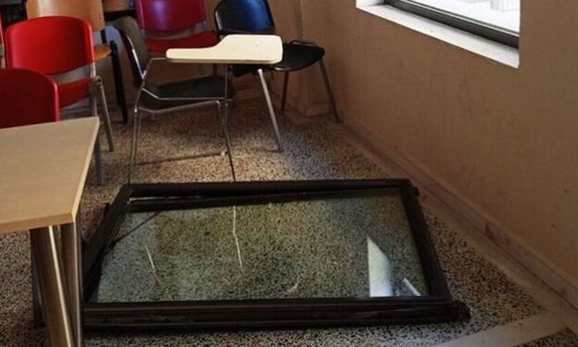 Πανεπιστήμιο Θεσσαλίας: Έπεσε παράθυρο σε αίθουσα διδασκαλίας εν ώρα μαθήματος