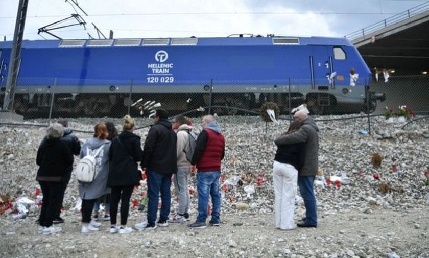 Τέμπη: Συγκίνηση στο μνημόσυνο 40 μέρες μετά την τραγωδία