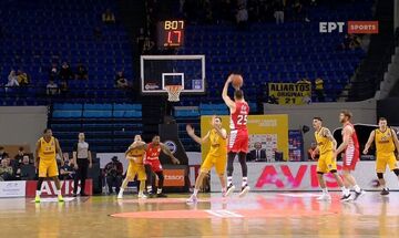 ΑΕΚ - Ολυμπιακός: Το μακρινό buzzer beater του Πίτερς