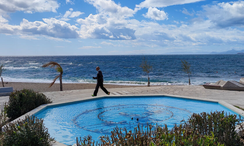 Καιρός: Ζεστός με αραιές νεφώσεις