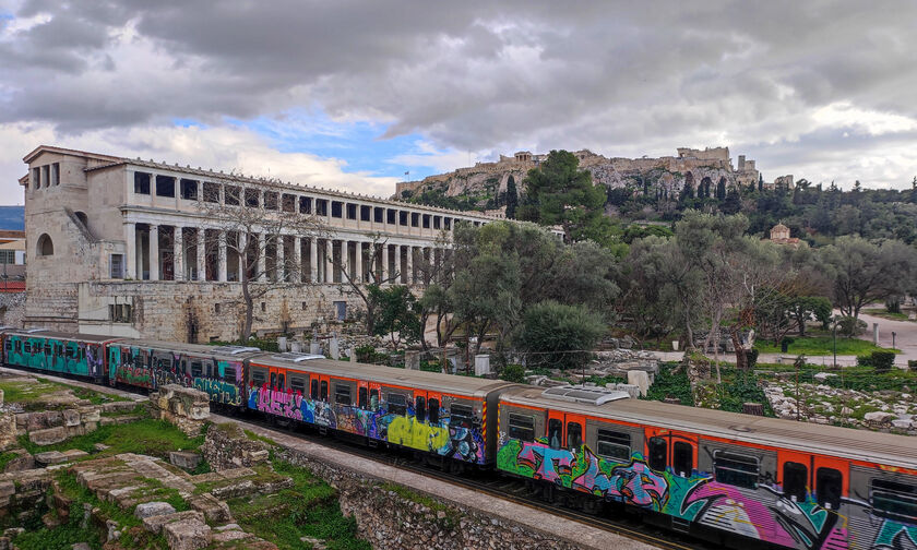 «Έζησα από θαύμα» λέει ο 18χρονος που δέχθηκε επίθεση με μαχαίρι στην Ακρόπολη (vid)