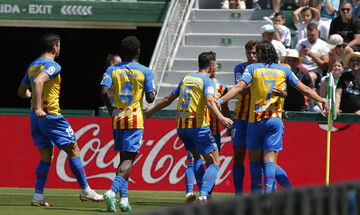 La Liga: Πέρασε από την έδρα της Έλτσε (0-2) και... ανάσανε η Βαλένθια (highlights)