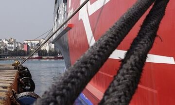 Πρωτομαγιά: Δεμένα στα λιμάνια τα πλοία λόγω 24ωρης απεργίας
