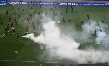 Super League: Σε απολογία ο Ολυμπιακός για την εισβολή οπαδών στο ματς με την ΑΕΚ