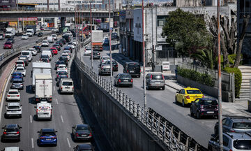 Κίνηση στους δρόμους: Σύγκρουση 5 οχημάτων στην Αττική Οδό στο ρεύμα προς Αεροδρόμιο