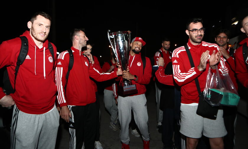 Ολυμπιακός: Αποθέωση για τους πρωταθλητές στο «Μελίνα Μερκούρη» (pics)