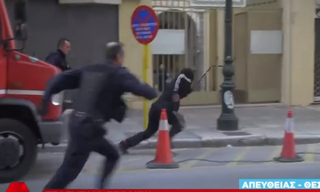 Θεσσαλονίκη: H στιγμή της σύλληψης ενός από τους διαρρήκτες που είχαν εγκλωβιστεί στο καμπαναριό  