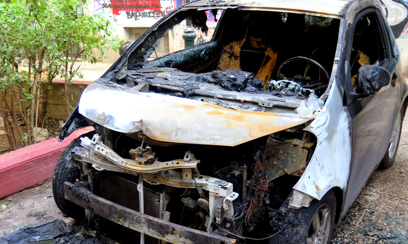 Λεωφόρος Αλεξάνδρας: Εμπρηστική επίθεση σε κατάστημα με αυτοκίνητα 