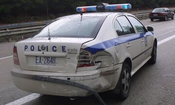 Τροχαίο στη Λεωφόρο Αθηνών - ΙΧ έπεσε πάνω σε περιπολικό, τραυματίστηκε αστυνομικός