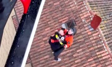 Πλημμύρες στην Ιταλία: Η συγκλονιστική επιχείρηση διάσωσης ηλικιωμένων με ελικόπτερο