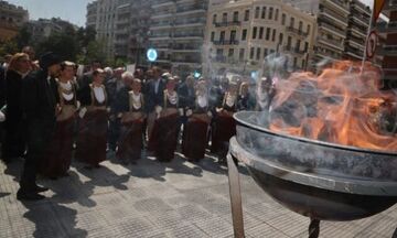 Θεσσαλονίκη: Άναψε η «Φλόγα της Μνήμης» για την Γενοκτονία των Ελλήνων του Πόντου