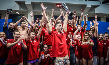 Ολυμπιακός: Γλέντι μέσα στο ΟΑΚΑ για την κατάκτηση του πρωταθλήματος στην κολύμβηση (vid)