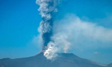 Έκρηξη Αίτνας: Κινητοποίηση για την ηφαιστειακή τέφρα - Προς τα πού κινείται