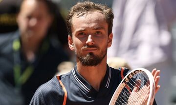 Roland Garros: Απρόσμενος αποκλεισμός για Μεντβέντεφ 
