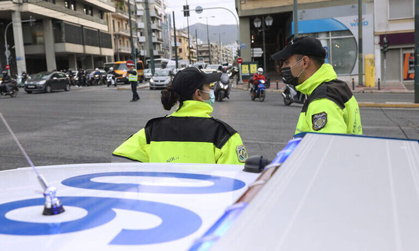 Τροχαία με πεζούς: Τραυματίστηκαν γυναίκα και παιδί στην Κηφισίας, ένας νεκρός στην Αλεξάνδρας