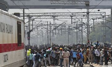 Πολύνεκρο σιδηροδρομικό δυστύχημα στην Ινδία