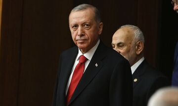 Το νέο υπουργικό συμβούλιο του Ερντογάν - Εκτός Ακάρ και Τσαβούσογλου