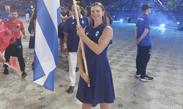  Ελίνα Τζένγκο: Τρισευτυχισμένη μιλά για την ύψιστη τιμή να φέρει την Ελληνική Σημαία (vid)