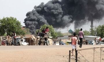 Μαίνονται οι μάχες στο Σουδάν