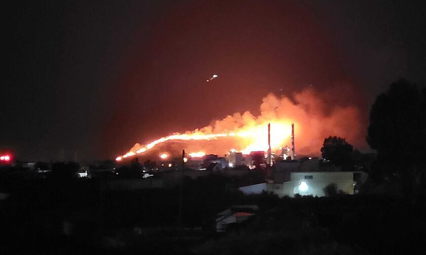 Εύβοια: Μεγάλη φωτιά στο Αλιβέρι – Συνελήφθη 75χρονος που κάπνιζε μελίσσια