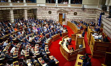 Βουλή: Πήρε την ψήφο εμπιστοσύνης η κυβέρνηση Μητσοτάκη με 158 «ναι»