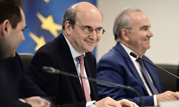 Χατζηδάκης: «Παρατείνεται μέχρι τον Οκτώβριο το market pass - 70 ευρώ αύξηση στο Δημόσιο»