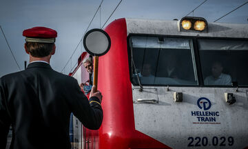 Ιερά Οδός: Σύγκρουση τρένου με ΙΧ - Παραβίασε τις μπάρες στη διασταύρωση