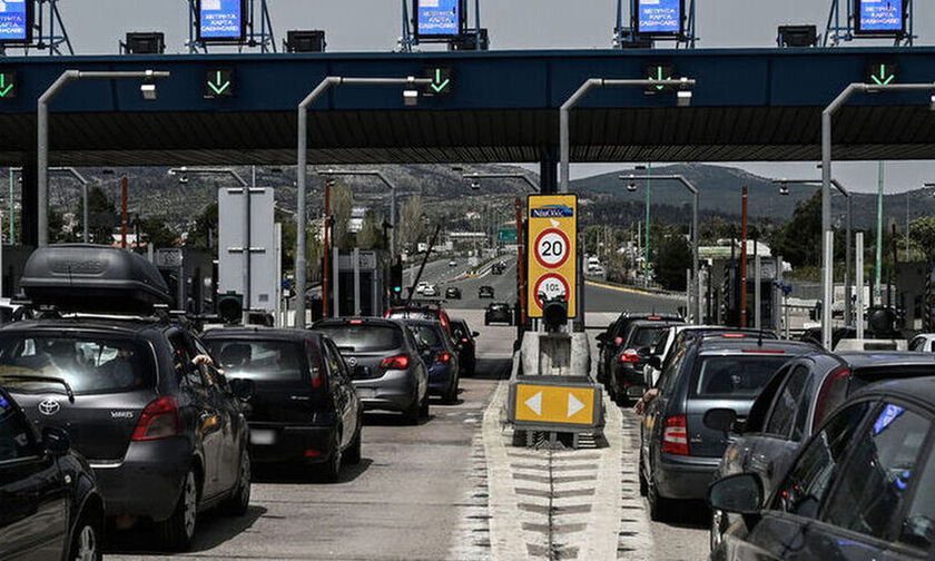 Μαζική έξοδος των εκδρομέων προς αναζήτηση δροσιάς - Έρημη πόλη η Αθήνα