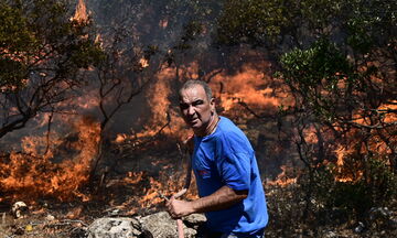 Φωτιά στο Νέο Κουβαρά: Εκκενώνονται προληπτικά, Λαγονήσι, Σαρωνίδα και Ανάβυσσος