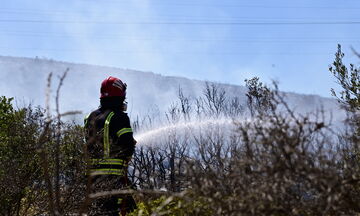 Πυρκαγιά στην Καλλιθέα Λουτρακίου: Μήνυμα από το 112 για προληπτική εκκένωση τριών οικισμών